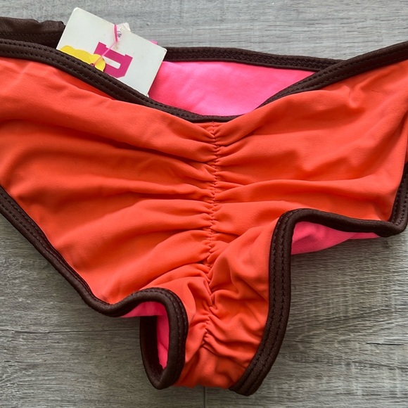 Bikinis - Picture 7 of 7